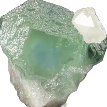 134.3 gNatural žalia fluorito, krištolas, kvarcas, mineralinio mėginiai